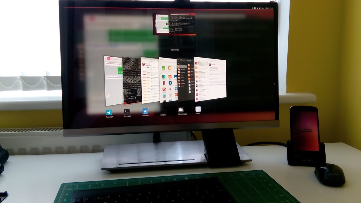 Рабочий стол Ubuntu с оболочкой рабочего стола Unity 8